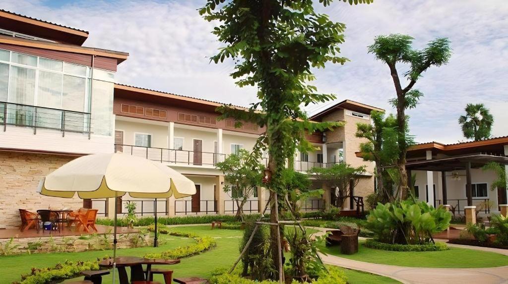 The Park Nangrong Resort Exterior foto